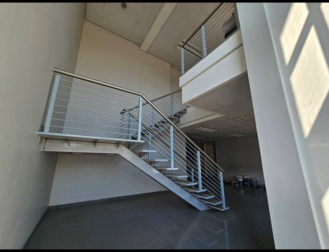 1,166M² WAREHOUSE TO LET IN LINBRO PARK